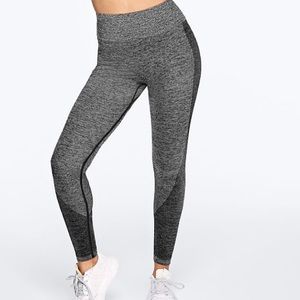 Seamless workout tights